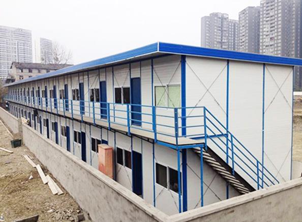 用彩鋼板搭建活動板房有什么優(yōu)勢？